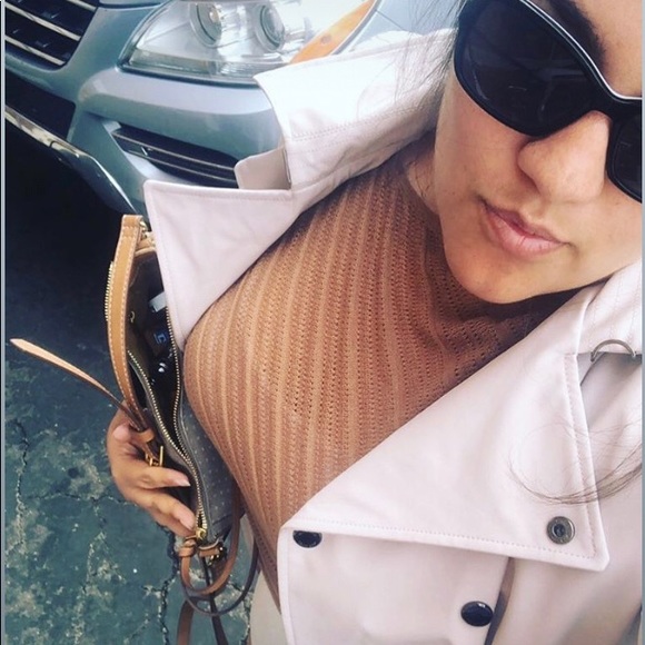 Meet your Posher, Stephanie - Picture 2 of 2